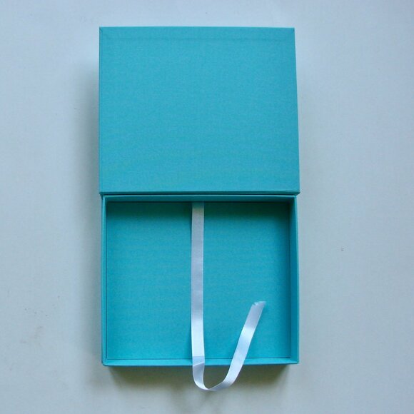 Tiffany Promo Box Ring Photo Set - Picture 16 of 16